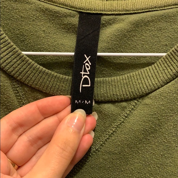 Crewneck - Picture 2 of 4